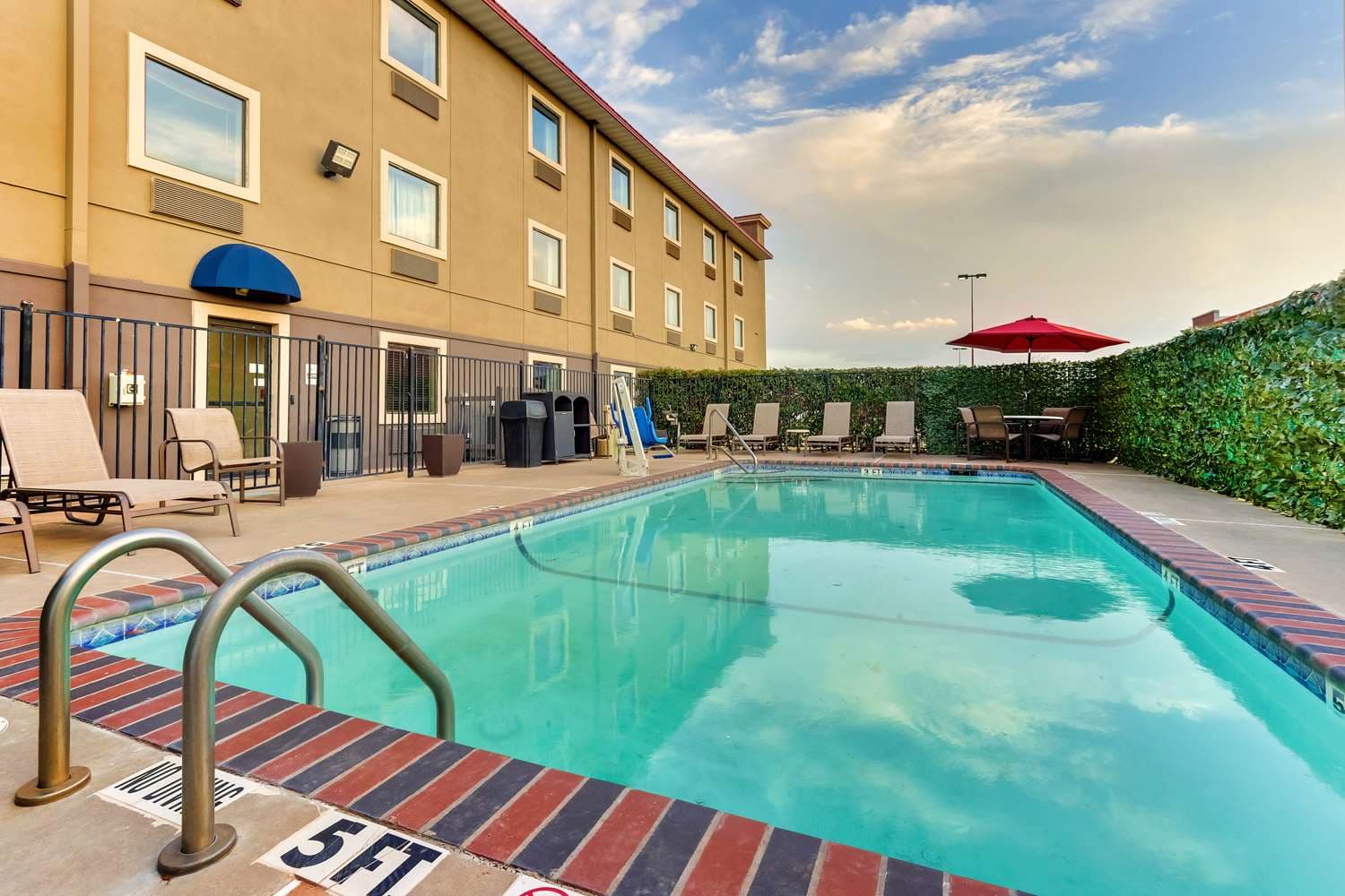 Best Western Plus University Inn & Suites 3