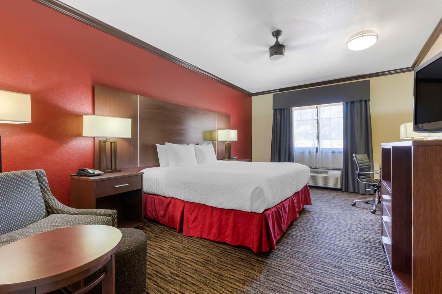 Best Western Plus Classic Inn & Suites 2