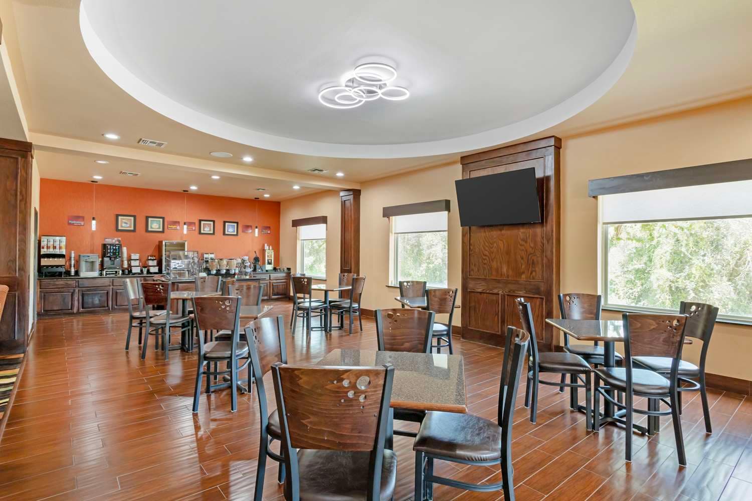 Best Western Plus Goliad Inn & Suites 3