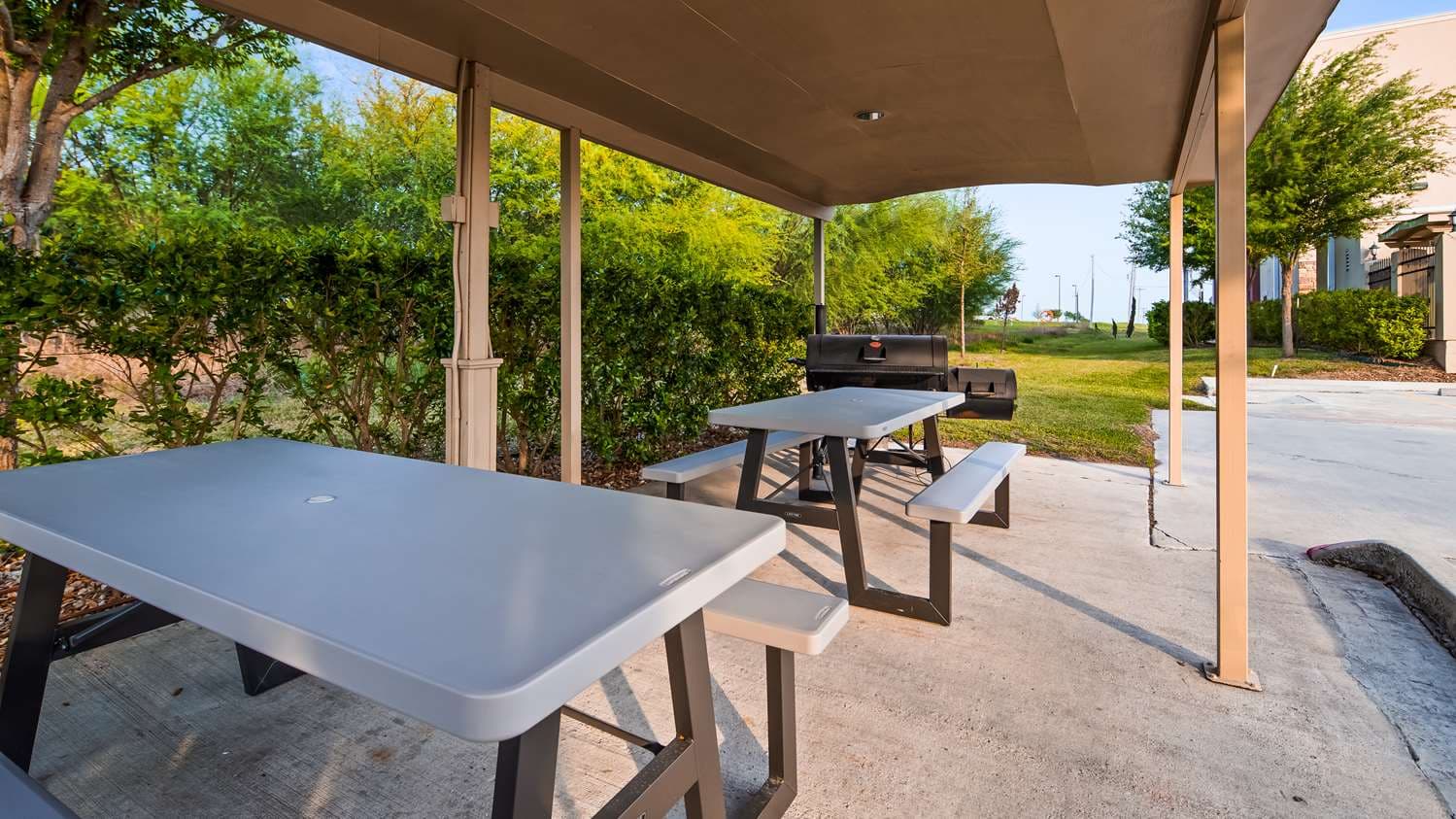 Best Western Plus Kenedy Inn 2