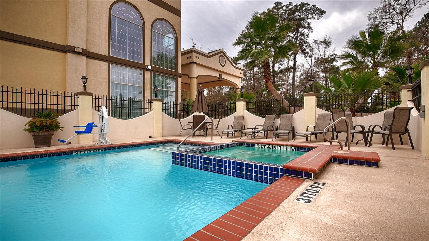 Best Western Plus New Caney Inn & Suites 4