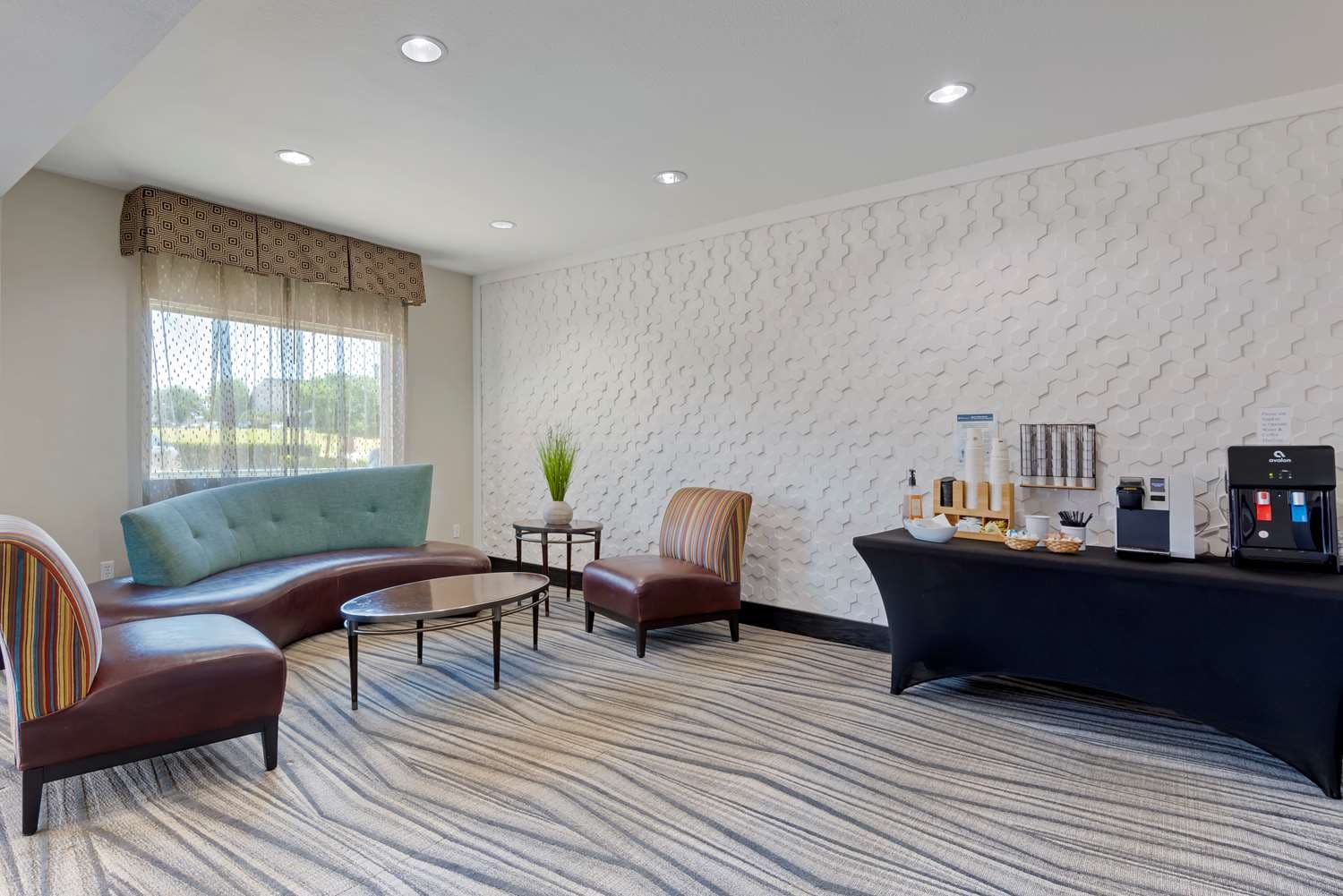 Best Western Plus Arlington North Hotel & Suites 4