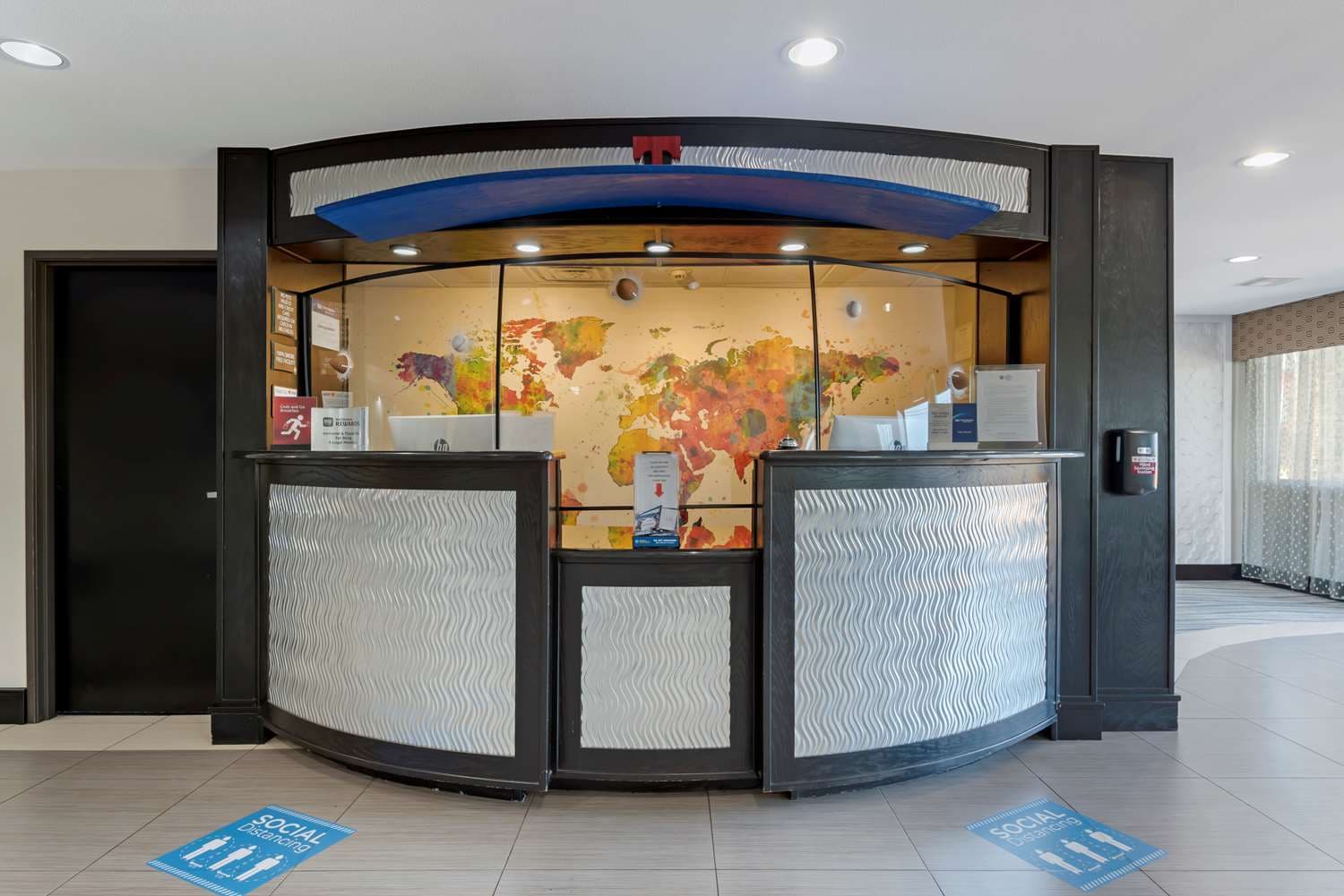 Best Western Plus Arlington North Hotel & Suites 5