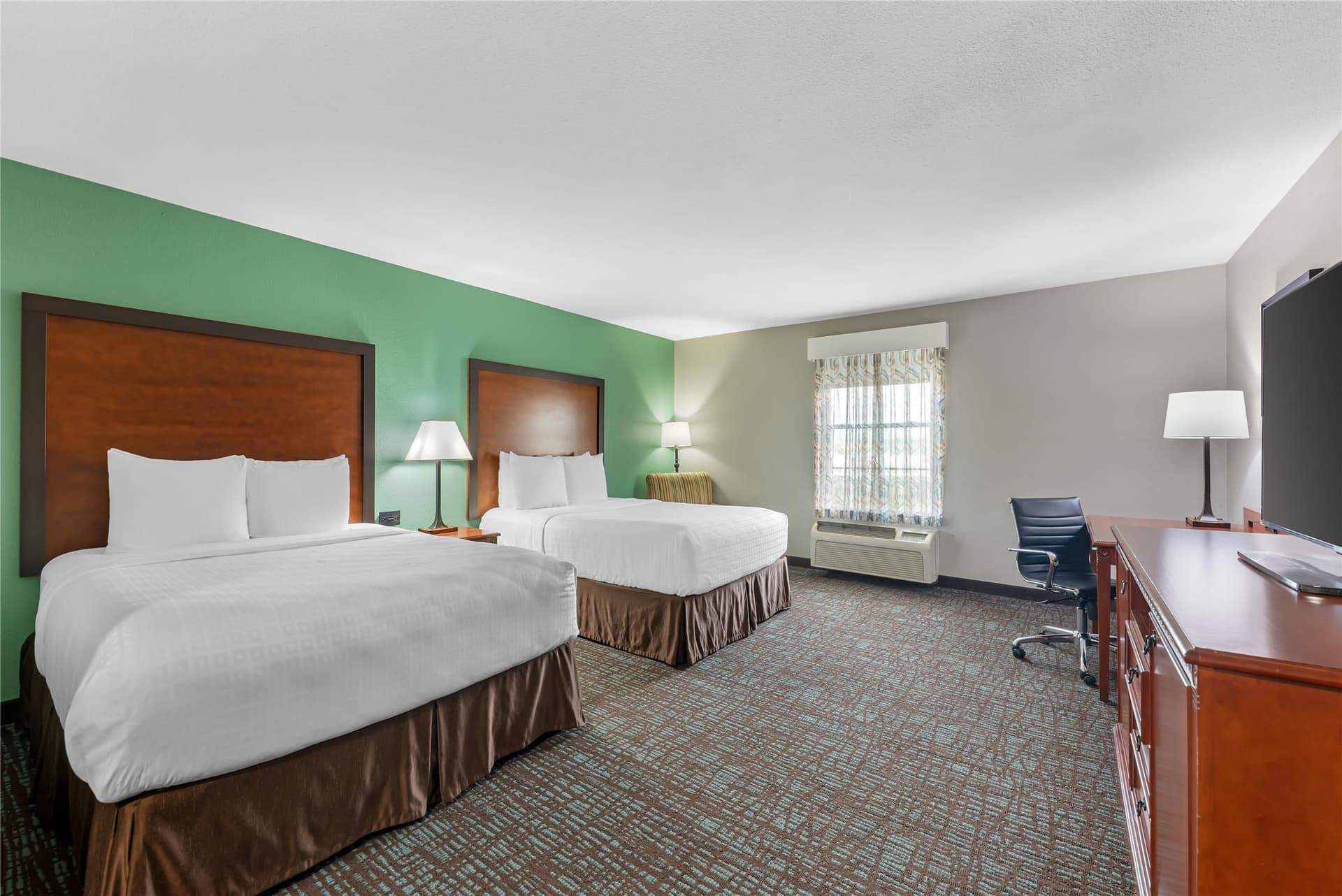 Best Western Plus Georgetown Inn & Suites 2