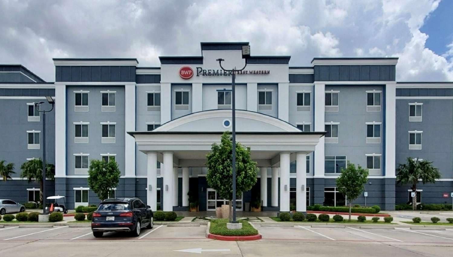 Best Western Premier Ashton Suites-Willowbrook 3