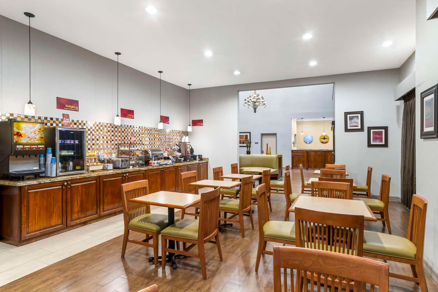 Best Western Plus Hobby Airport Inn & Suites 5