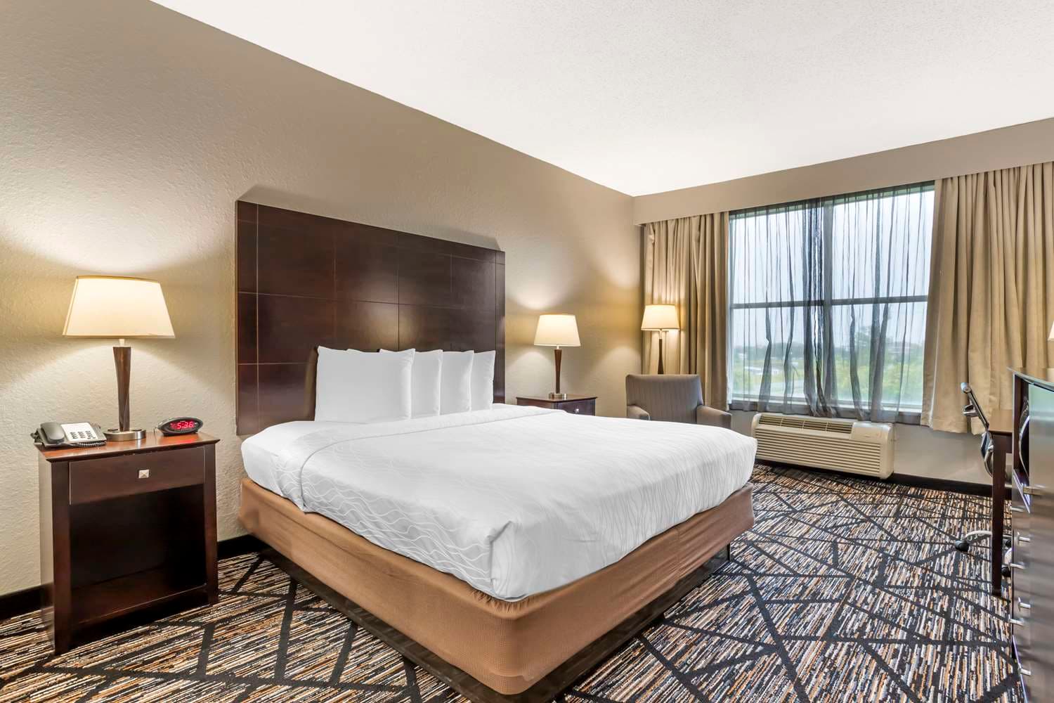 Best Western Plus Hobby Airport Inn & Suites 2