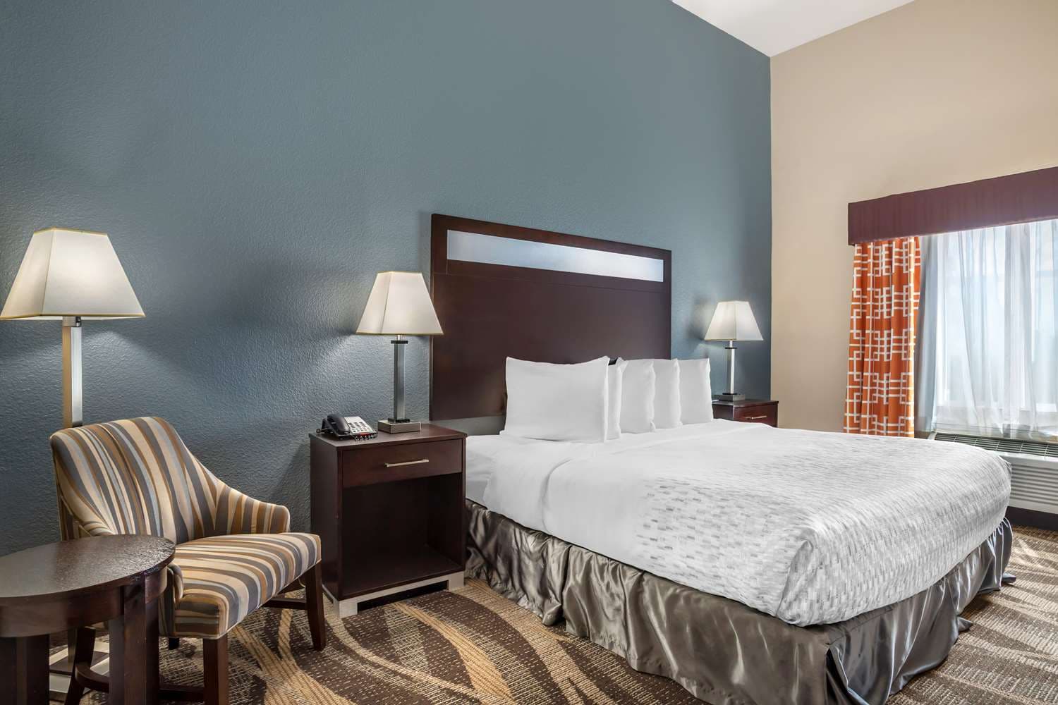 Best Western Plus Lake Jackson Inn & Suites 2