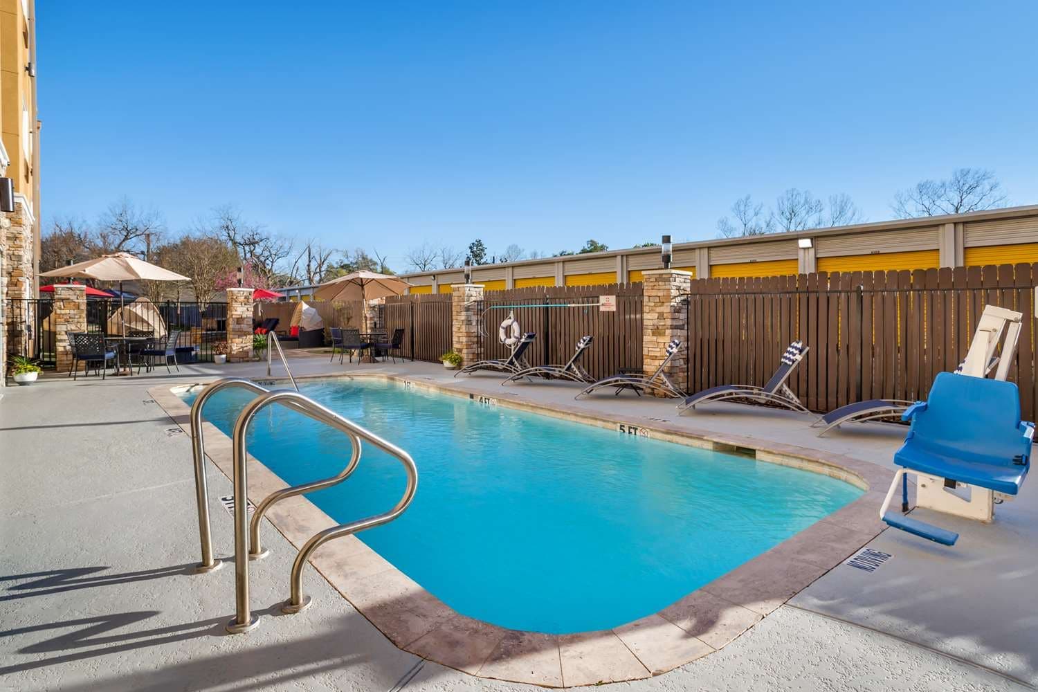 Best Western Plus Lake Jackson Inn & Suites 4
