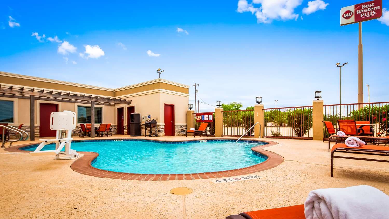 Best Western Plus Dilley Inn & Suites 5