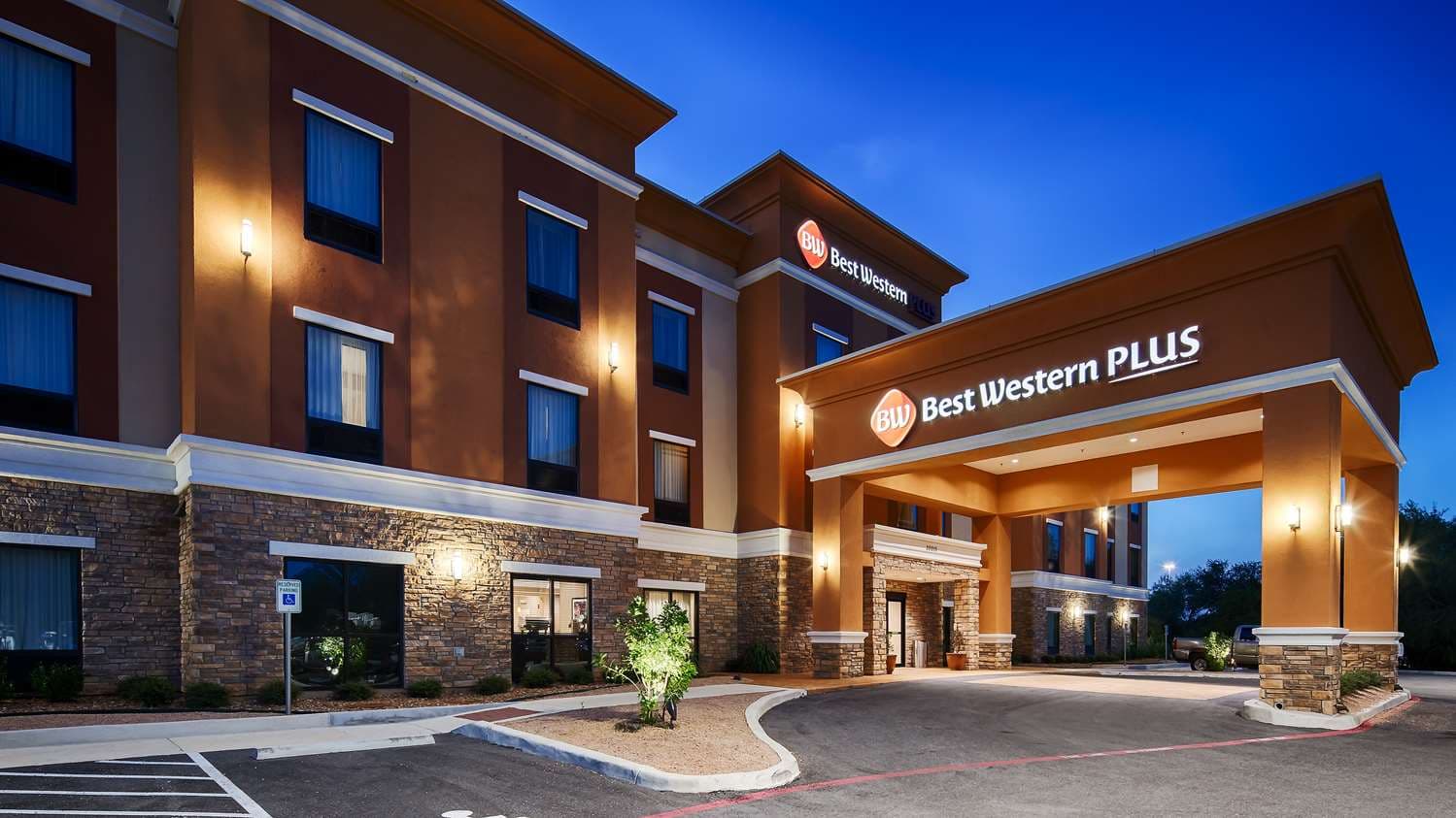 Best Western Plus Elmendorf Hotel / San Antonio Hotel 4