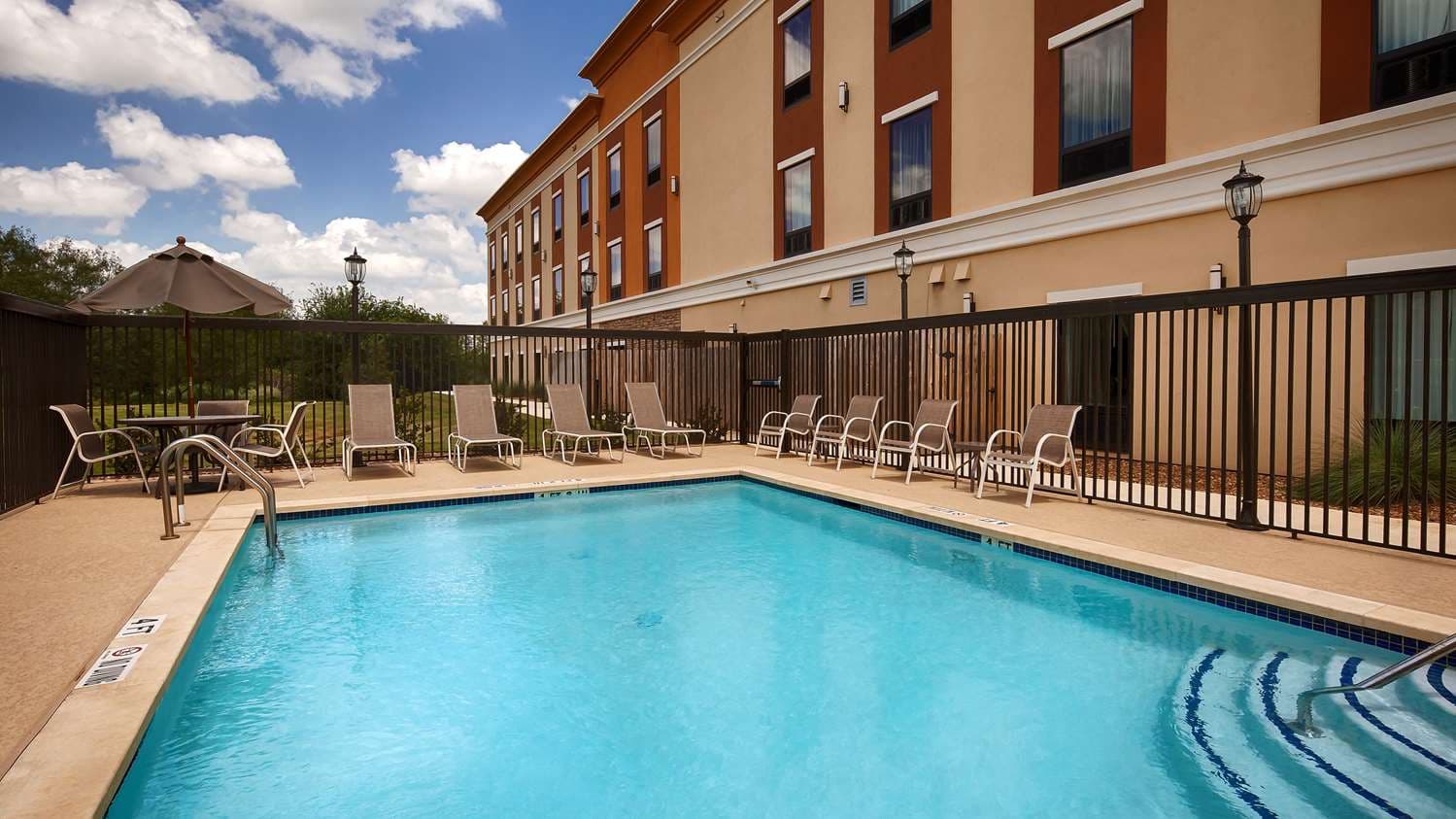 Best Western Plus Elmendorf Hotel / San Antonio Hotel 2