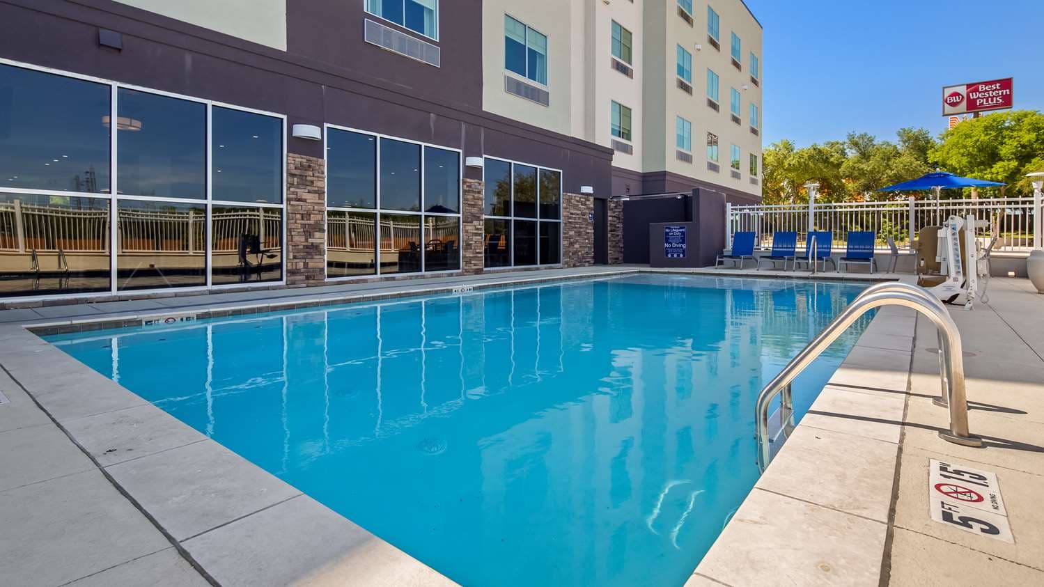 Best Western Plus Roland Inn & Suites 2