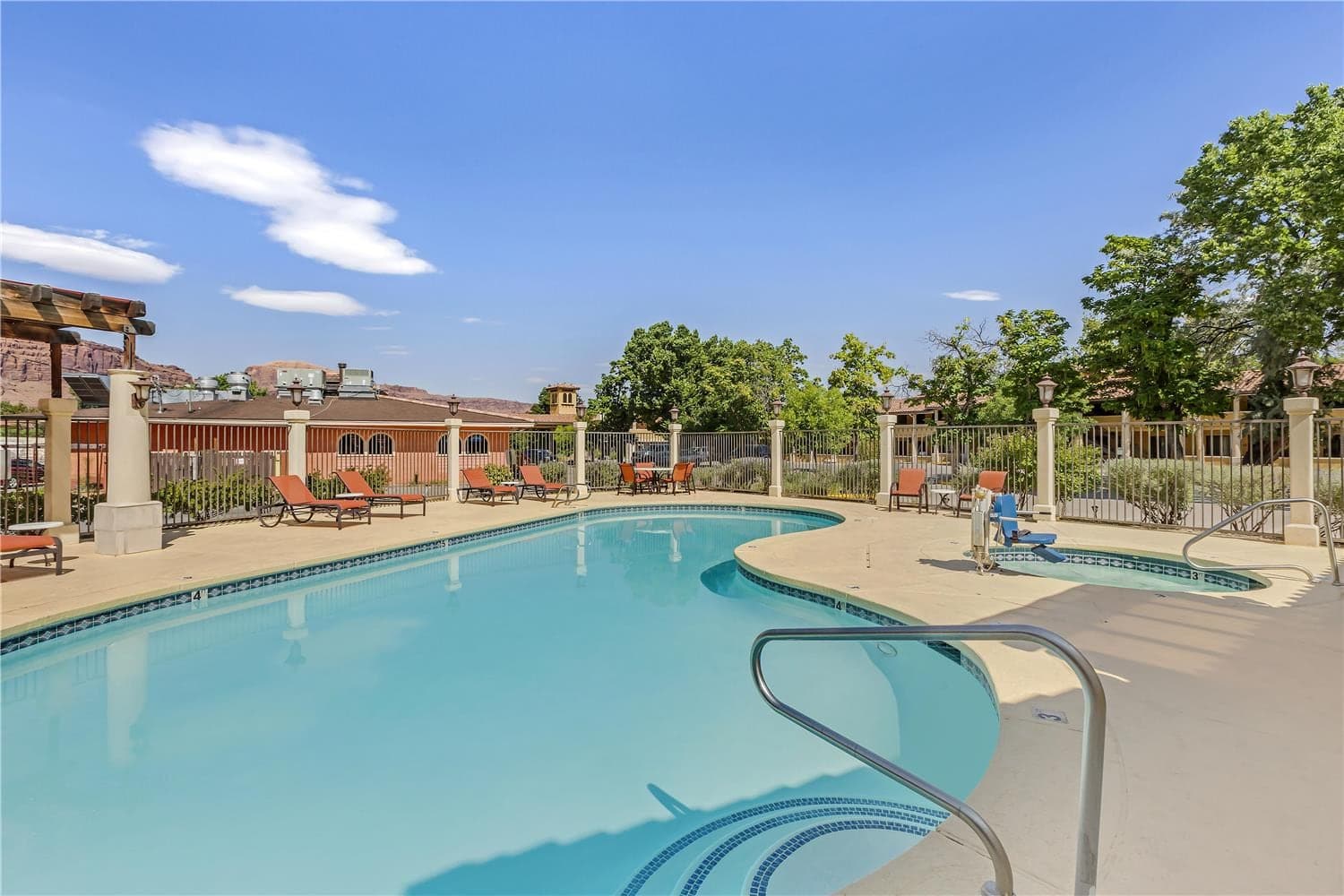 Best Western Plus Greenwell Inn 2