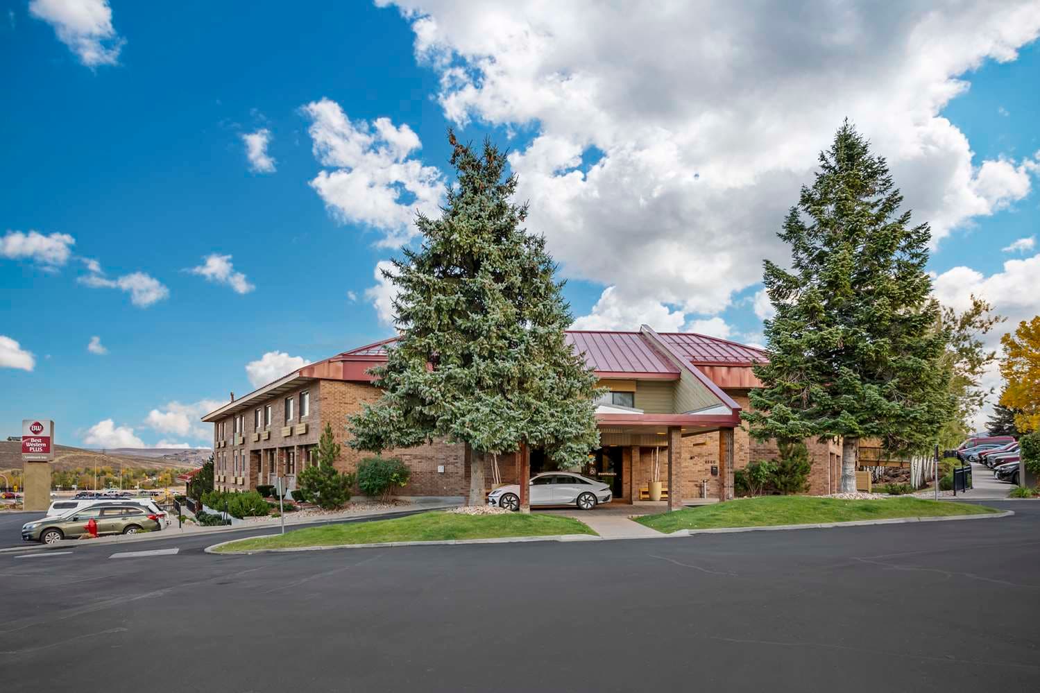 Best Western Plus Landmark Inn