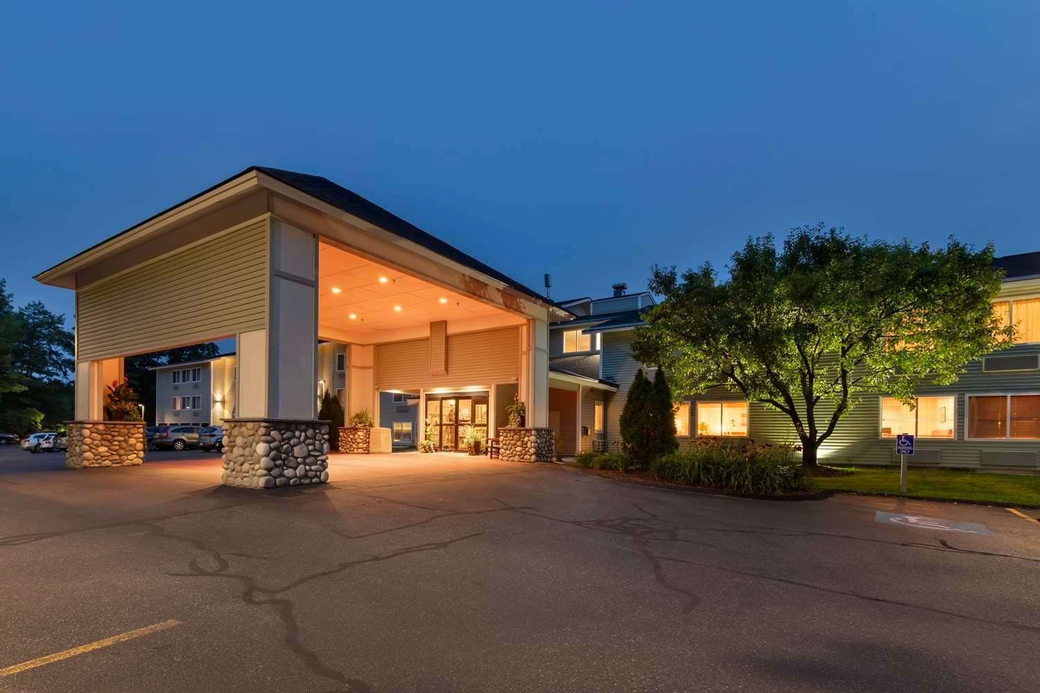 Best Western Plus Windjammer Inn & Conference Center 2