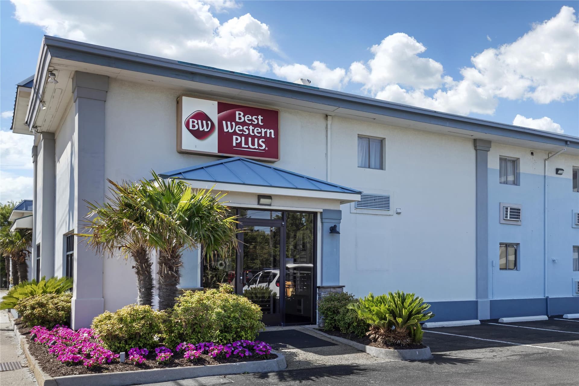 Best Western Plus Holiday Sands Inn & Suites 2