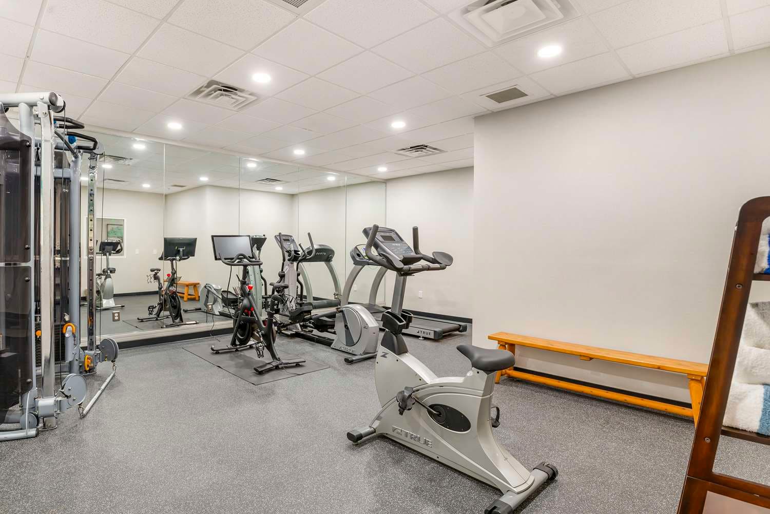 Best Western Plus Crossroads Inn & Suites 4