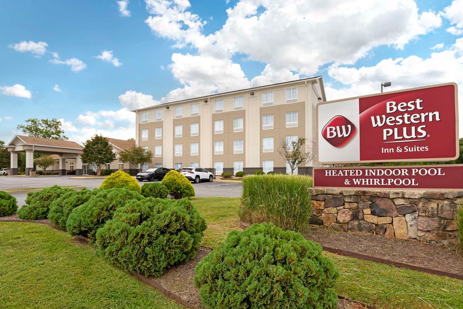 Best Western Plus Crossroads Inn & Suites 2