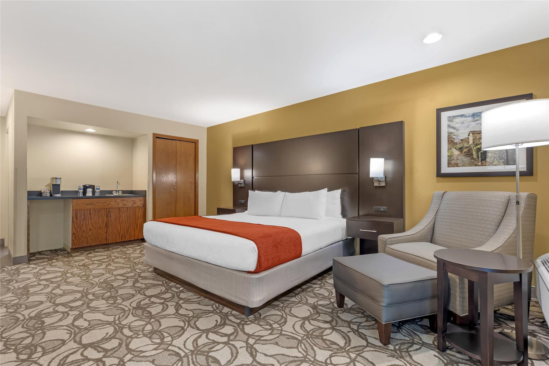 Best Western Plus Plaza by the Green