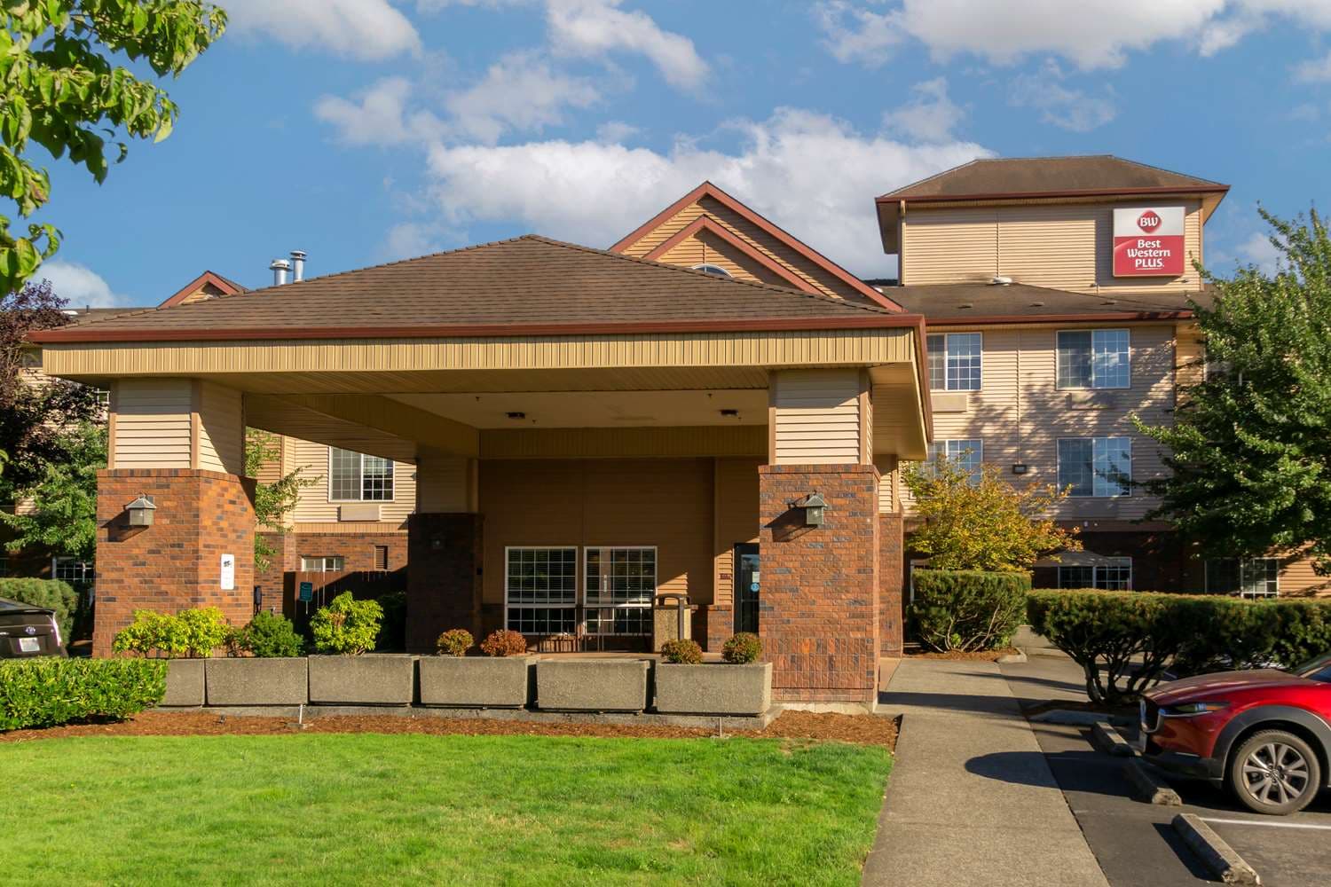 Best Western Plus Park Place Inn & Suites 2