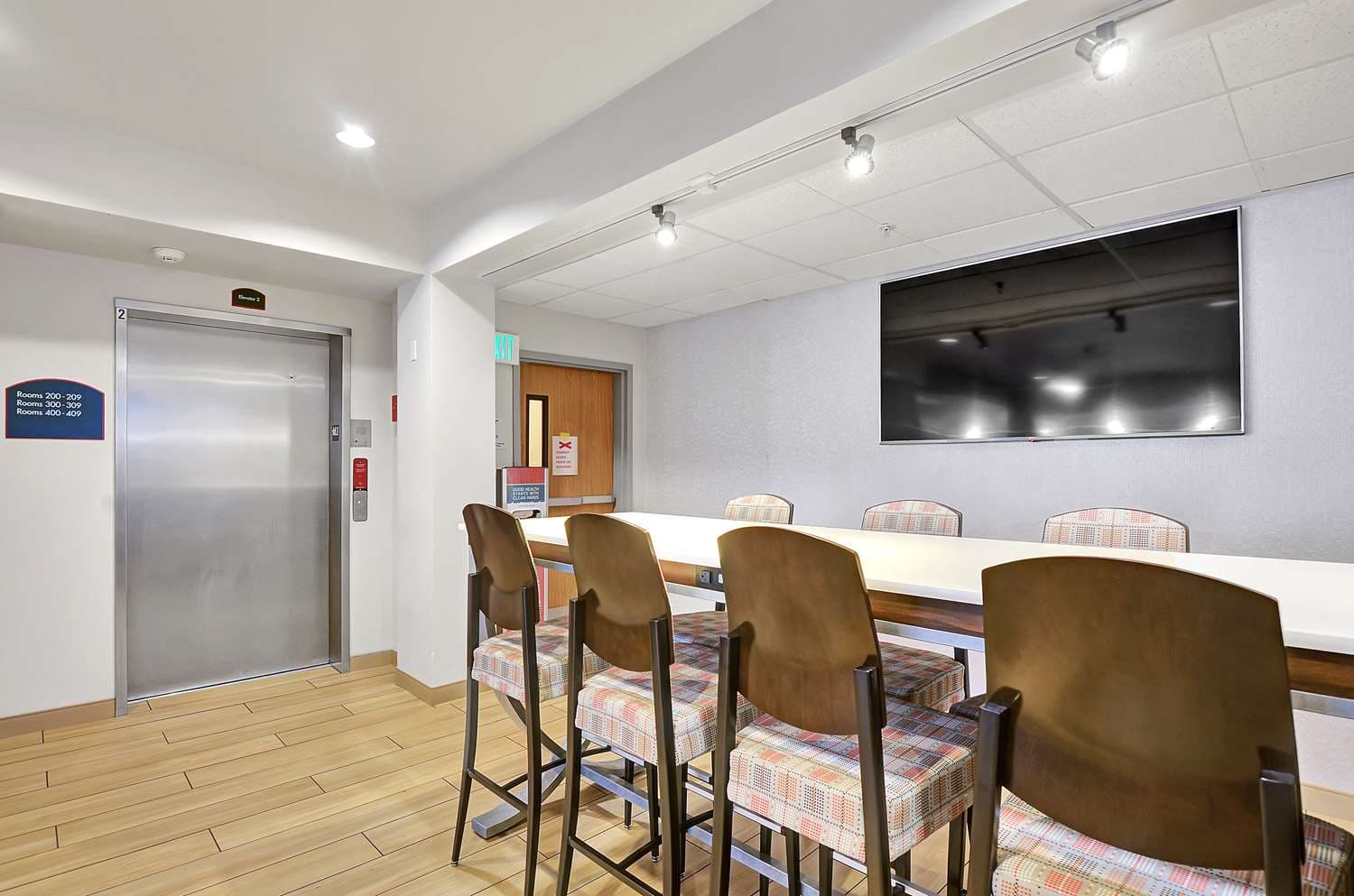 Executive Residency by Best Western Navigator Inn & Suites 5