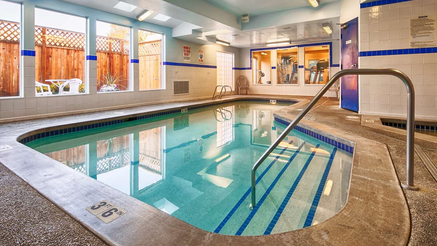 Executive Residency by Best Western Navigator Inn & Suites 2