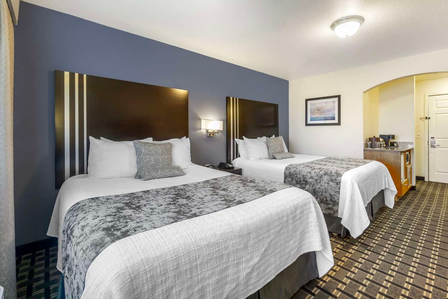 Best Western Plus Edmonds Harbor Inn 4