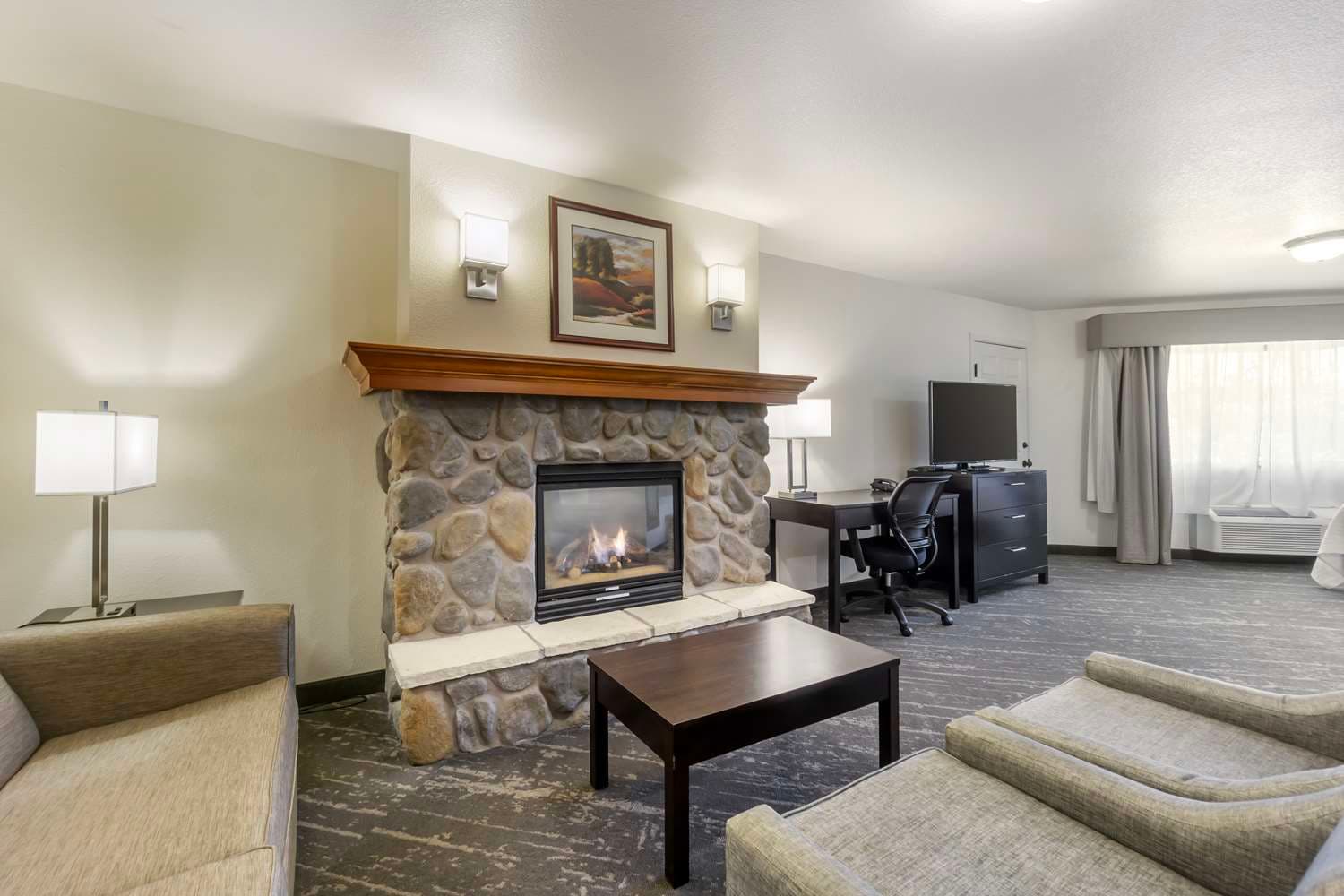 Best Western Plus Edmonds Harbor Inn 3