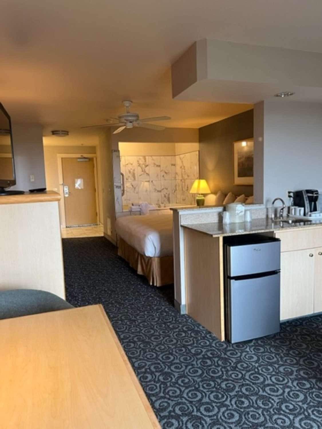 Lighthouse Suites Inn 3