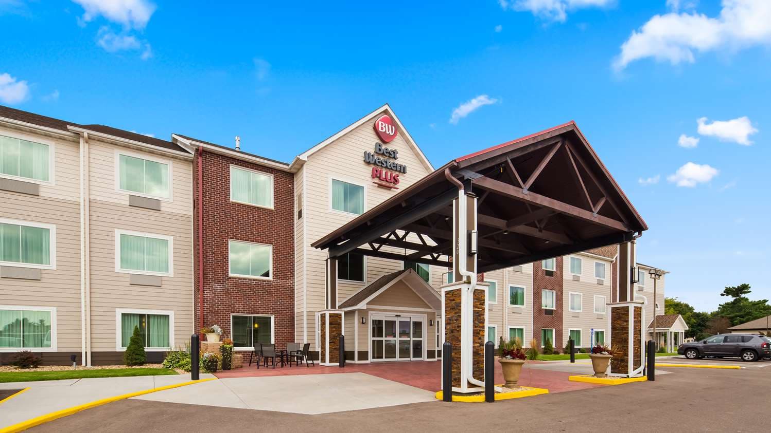 Best Western Plus Menomonie Inn & Suites 2