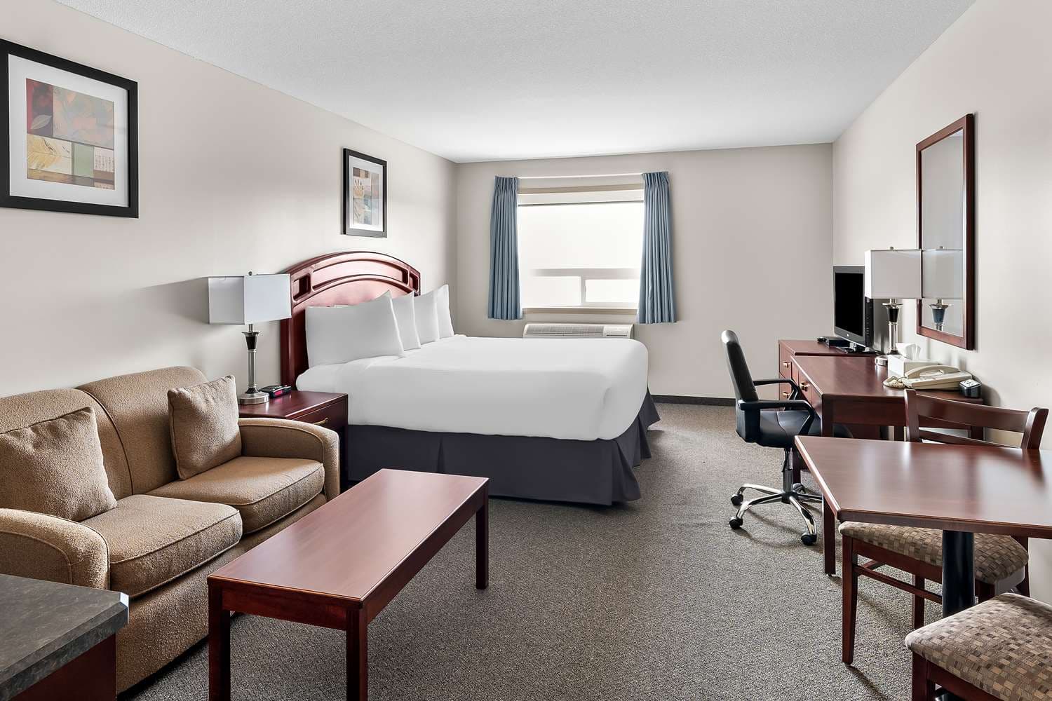 SureStay Plus Hotel by Best Western Hardisty 5