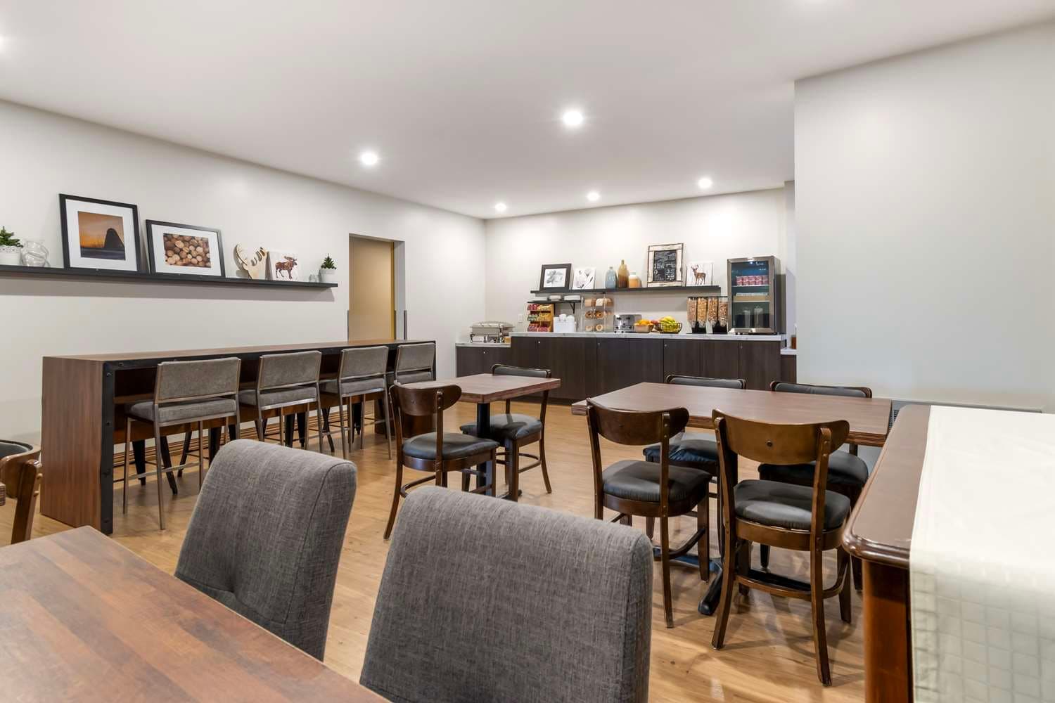 Villa Inn & Suites, SureStay Collection by Best Western 4