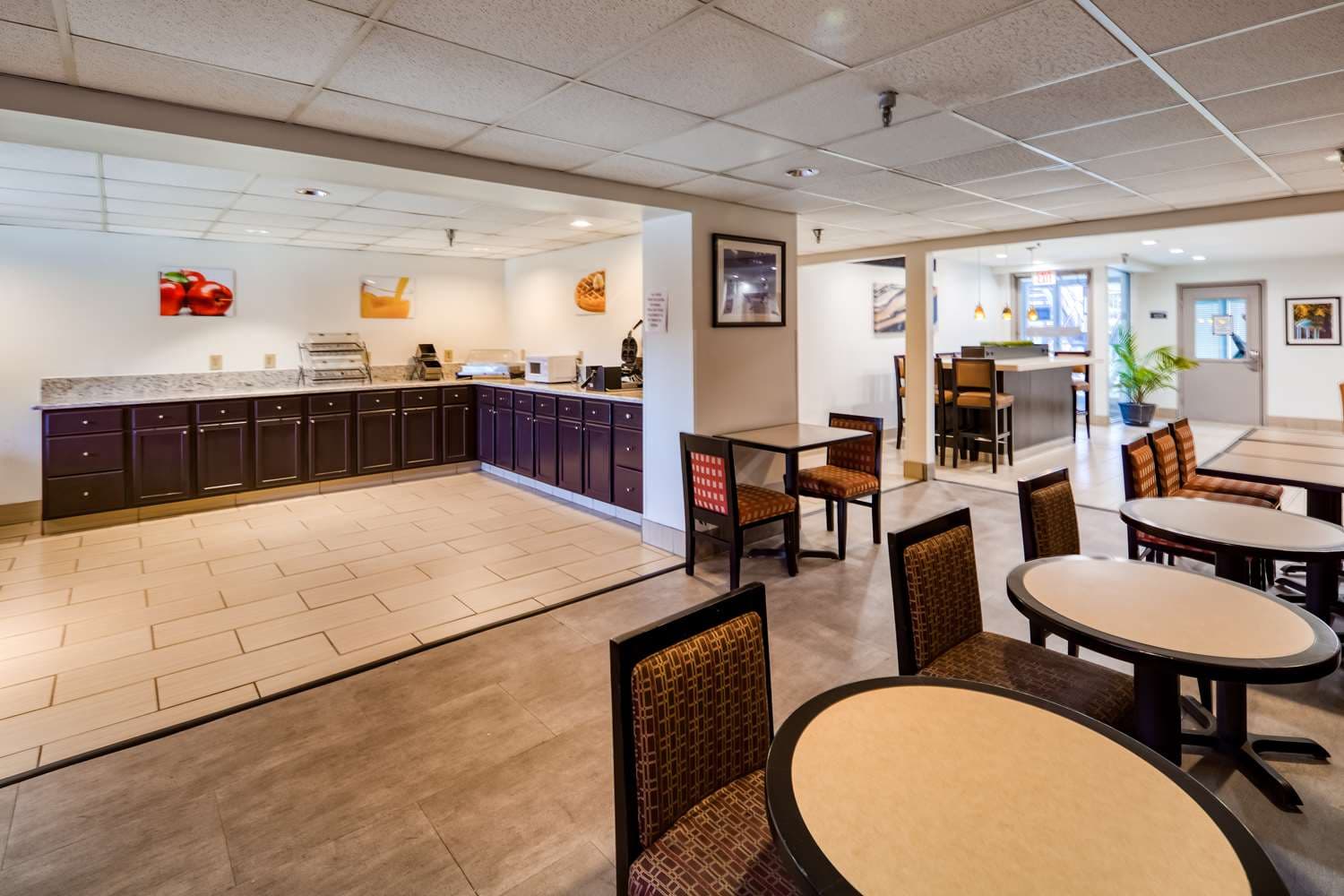 SureStay Plus Hotel by Best Western Durham Medical Center 4