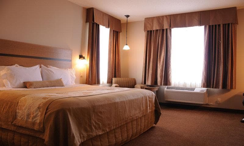 Best Western Plus Chateau Inn Sylvan Lake 4