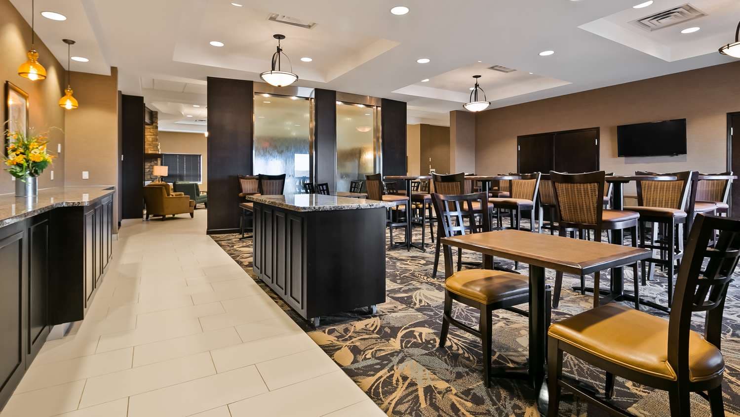 Best Western Plus Okotoks Inn & Suites 5