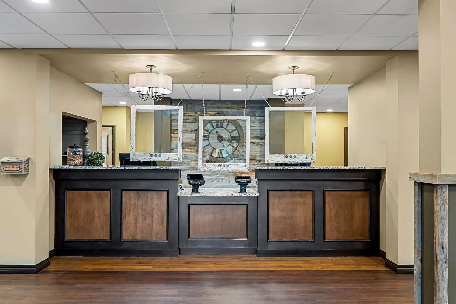 Best Western Plus Lacombe Inn & Suites 2
