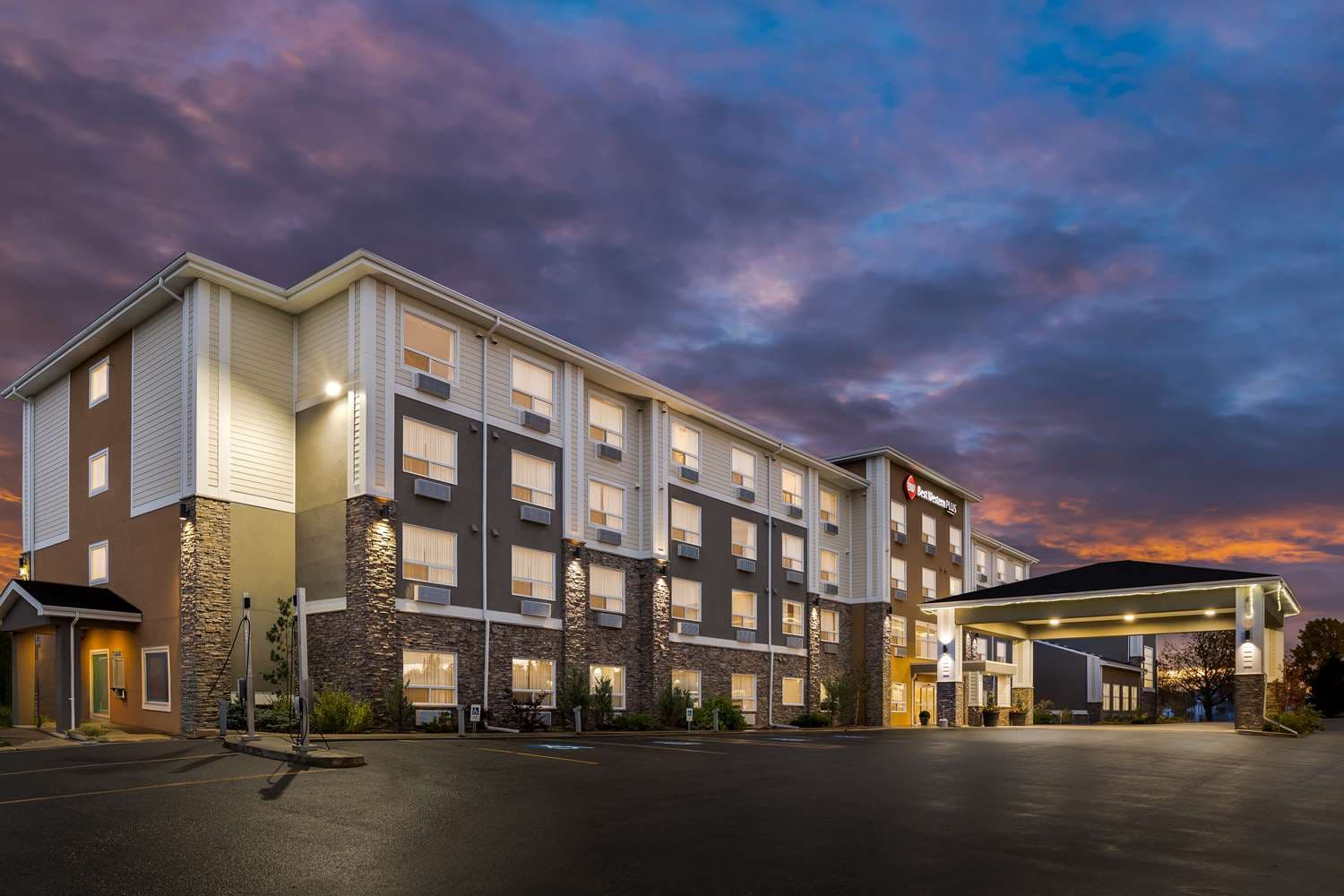 Best Western Plus Lacombe Inn & Suites