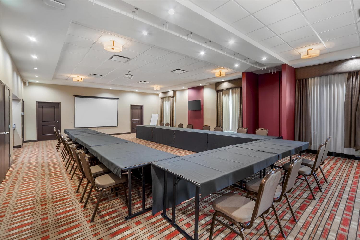 Best Western Plus Hinton Inn & Suites 4