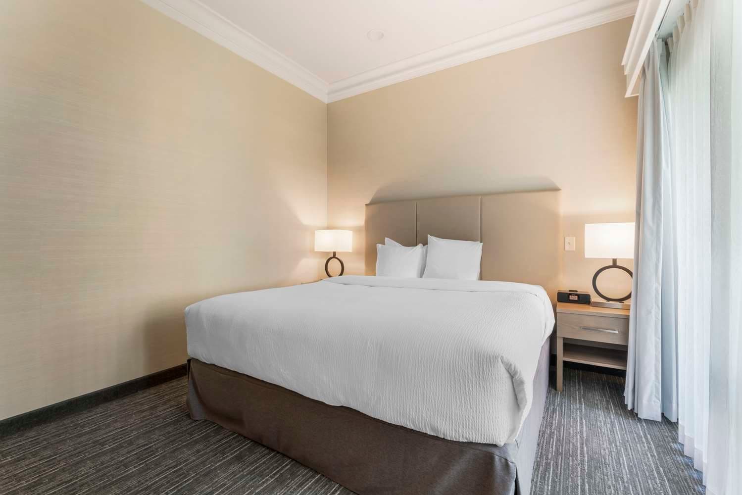 Best Western Plus Kelowna Hotel & Suites 4