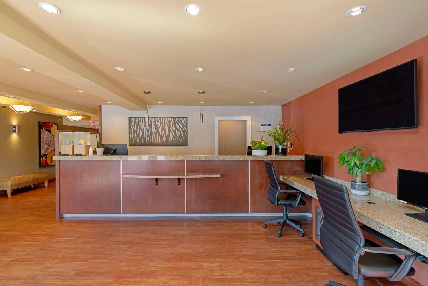 Best Western Plus Emerald Isle Hotel 3