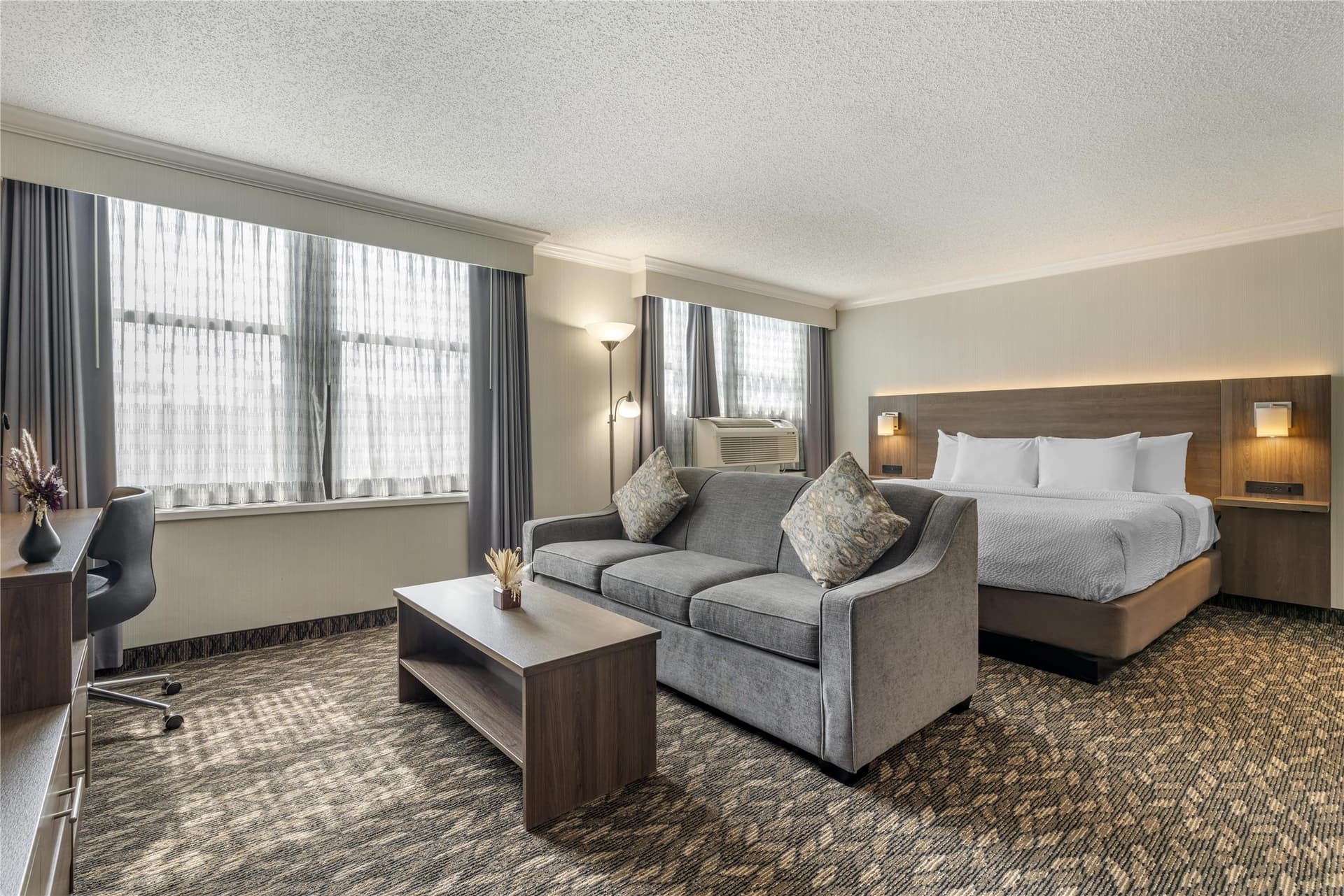 Best Western Plus Carlton Plaza Hotel 4