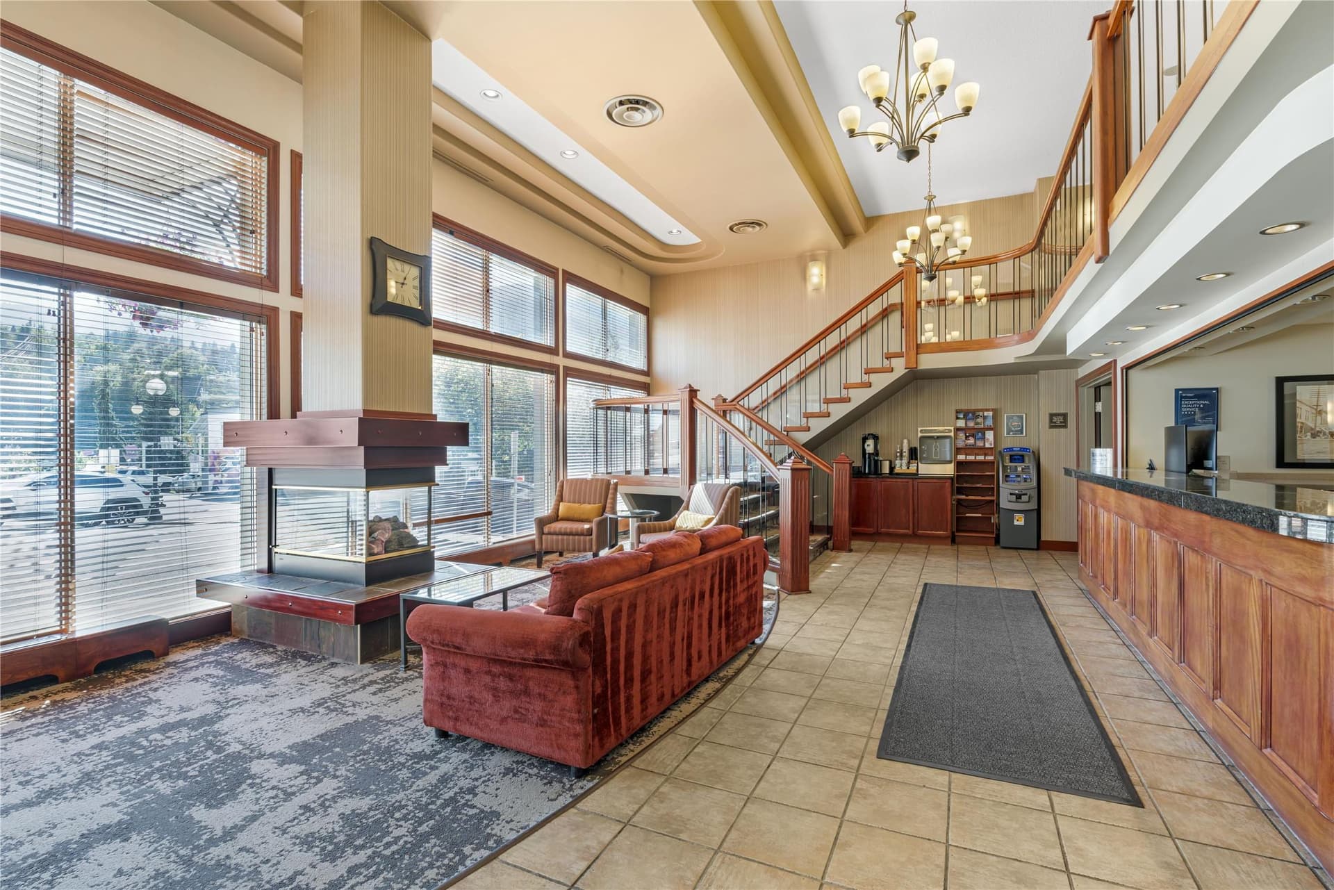 Best Western Plus Baker Street Inn 2