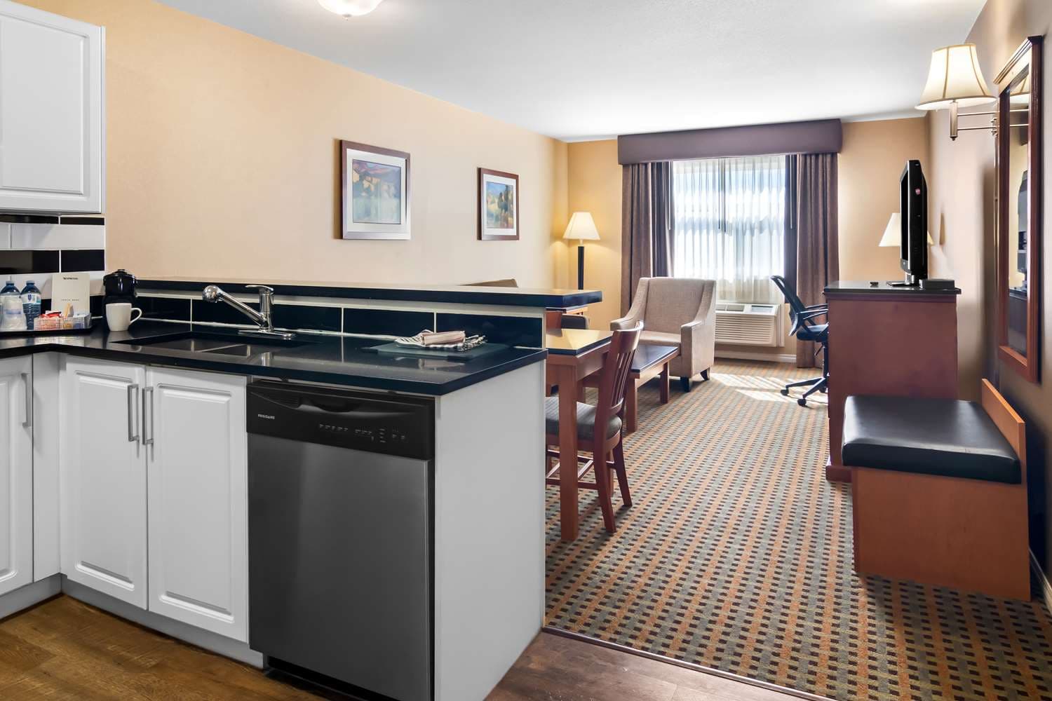 Best Western Plus Osoyoos Hotel & Suites 5