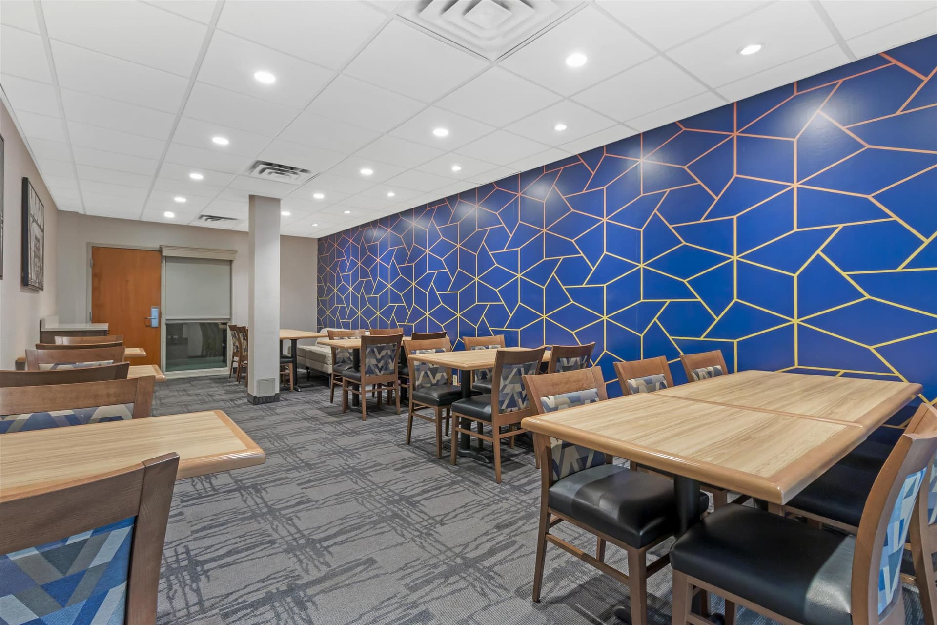 Best Western Plus Pembina Inn & Suites 5
