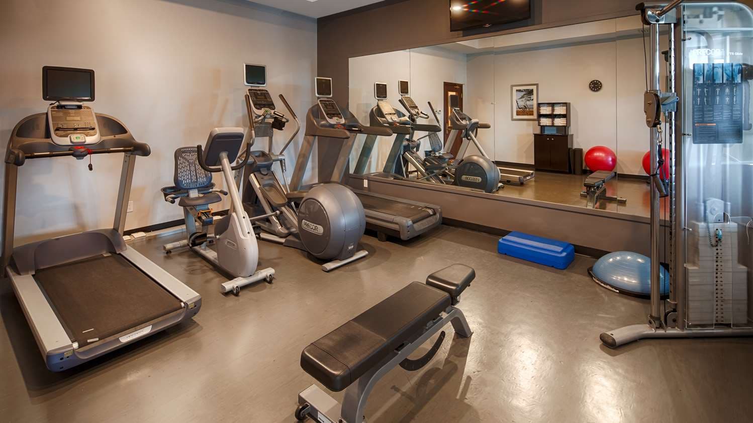 Best Western Plus Winnipeg Airport Hotel 3