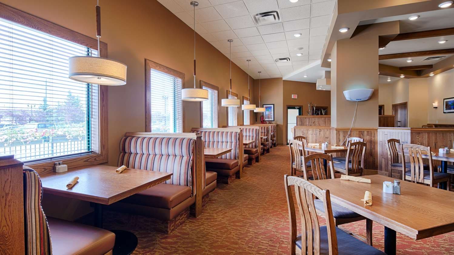 Best Western Plus Winnipeg Airport Hotel 4