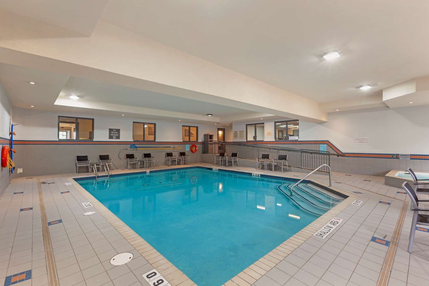 Best Western Plus Burlington Inn & Suites 4