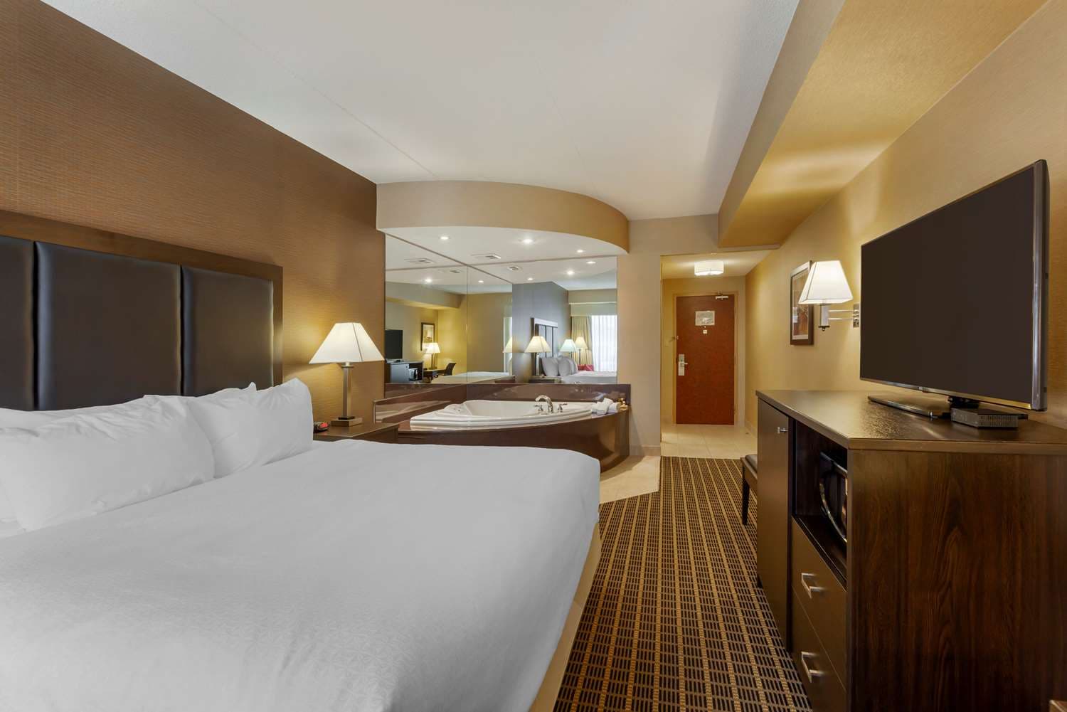 Best Western Plus Burlington Inn & Suites 3