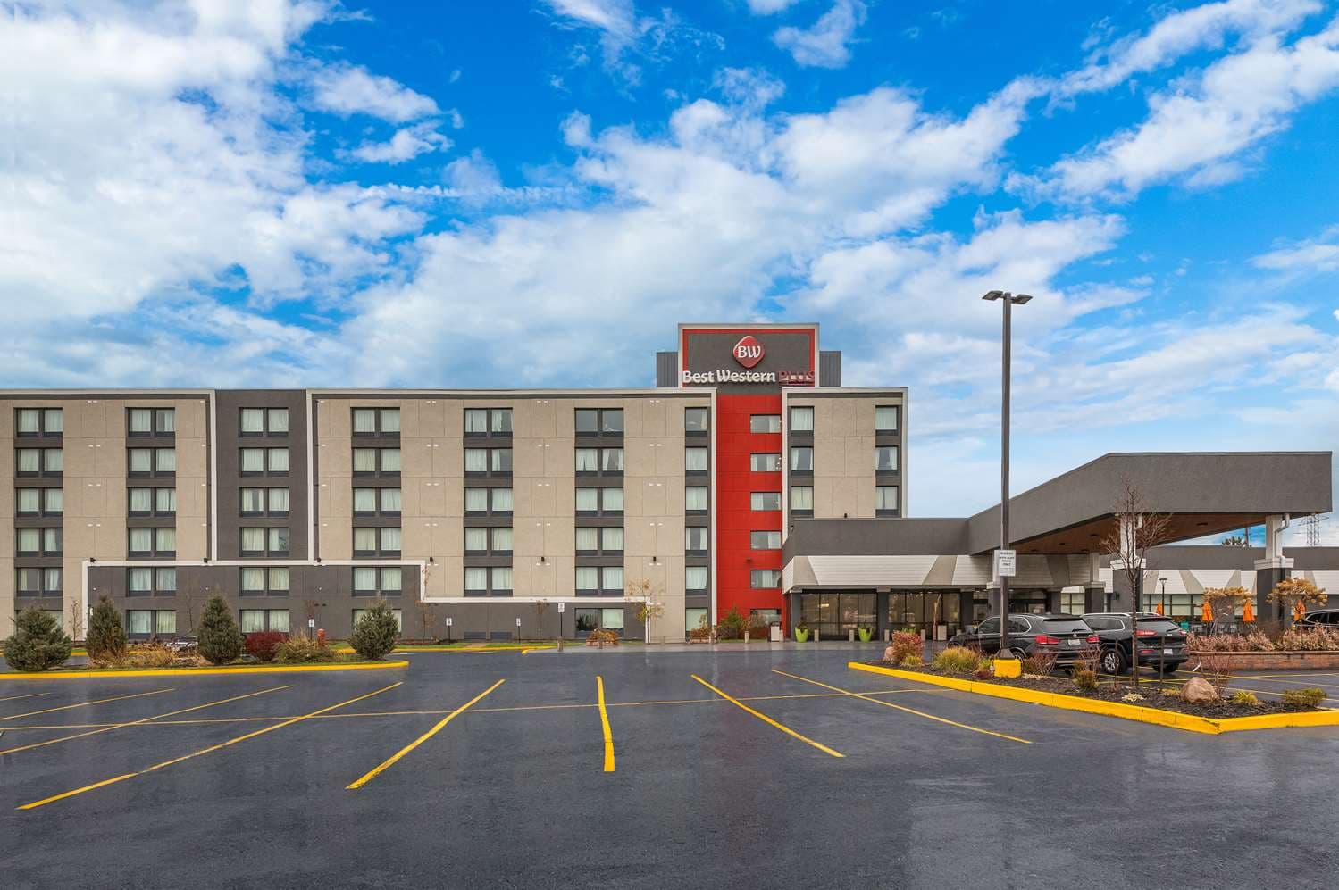 Best Western Plus Toronto North York Hotel & Suites 5